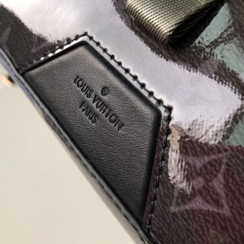 l0*is-V*t0n-messenger-bag-11