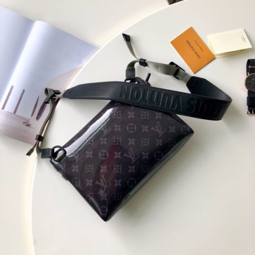 l0*is-V*t0n-messenger-bag-11