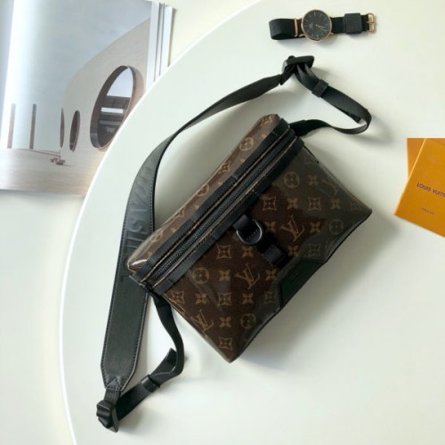 l0*is-V*t0n-messenger-bag-12