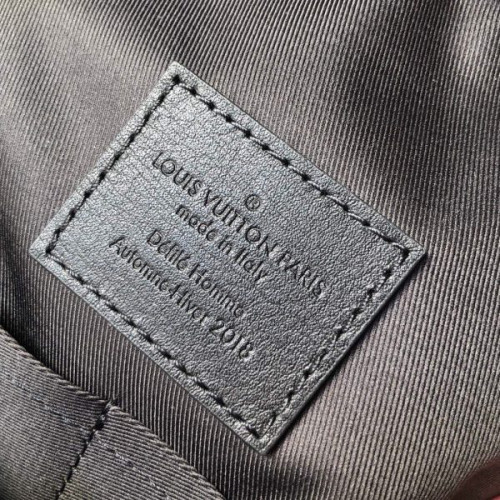 l0*is-V*t0n-messenger-bag-12