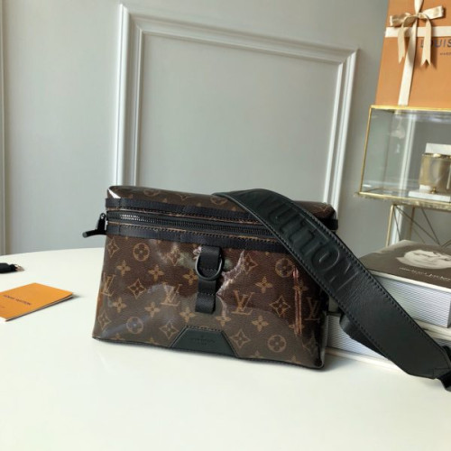 l0*is-V*t0n-messenger-bag-12