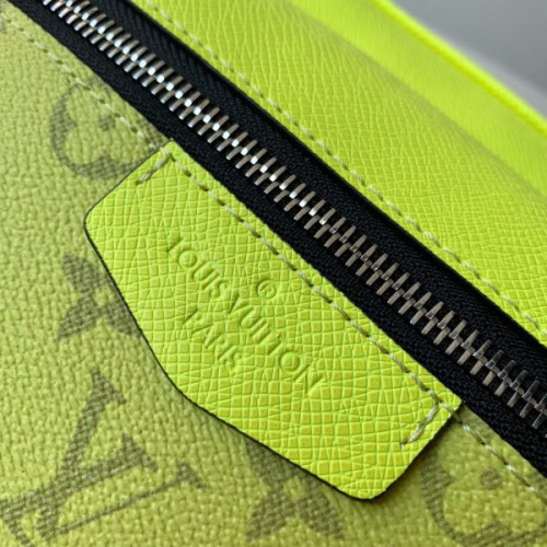 l0*is-V*t0n-messenger-bag-13