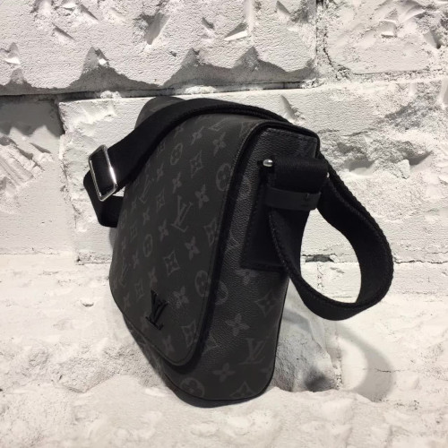 l0*is-V*t0n-messenger-bag-2