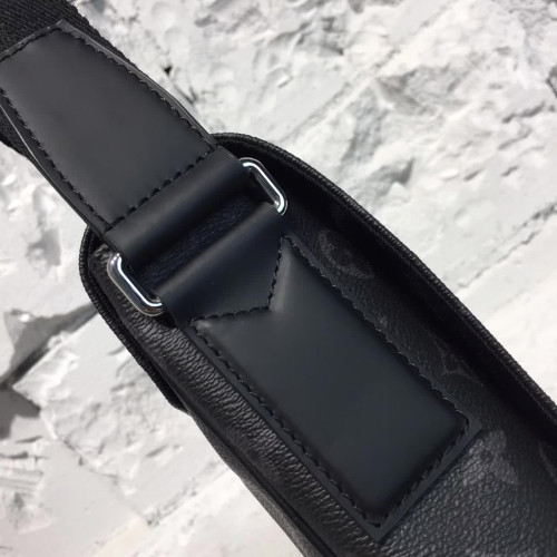 l0*is-V*t0n-messenger-bag-2
