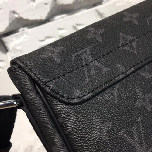 l0*is-V*t0n-messenger-bag-2