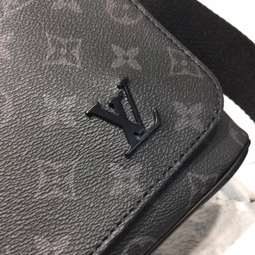 l0*is-V*t0n-messenger-bag-2