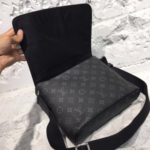 l0*is-V*t0n-messenger-bag-2