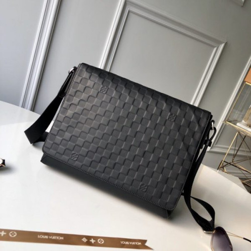 l0*is-V*t0n-messenger-bag-4