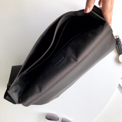 l0*is-V*t0n-messenger-bag-4