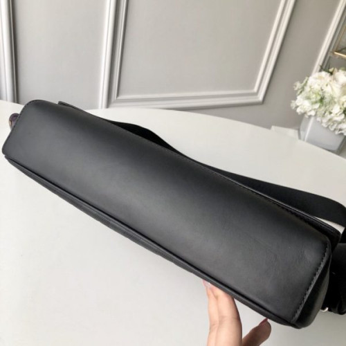 l0*is-V*t0n-messenger-bag-4