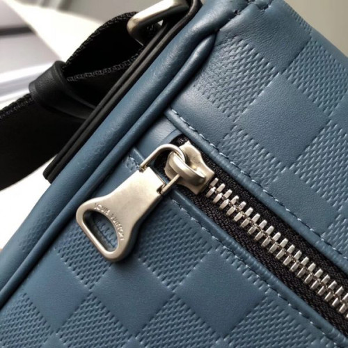 l0*is-V*t0n-messenger-bag-5