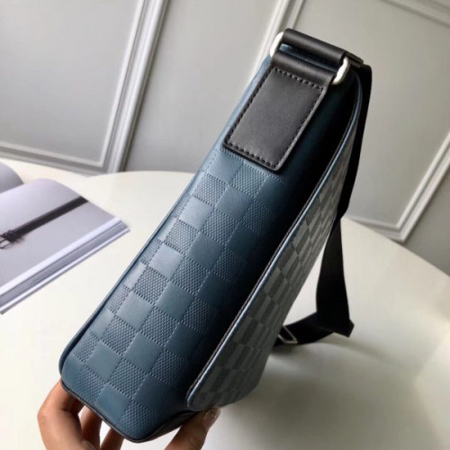 l0*is-V*t0n-messenger-bag-5