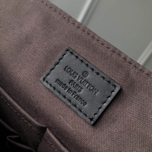 l0*is-V*t0n-messenger-bag-6