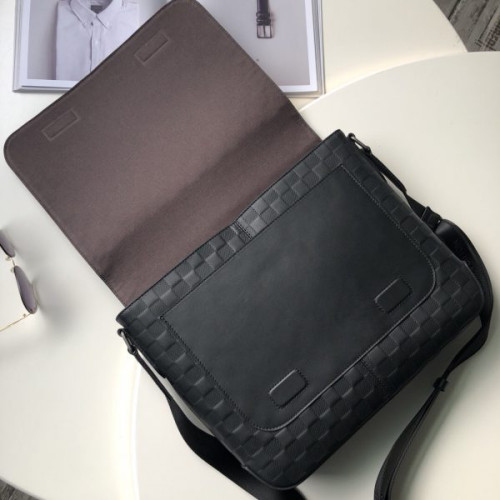 l0*is-V*t0n-messenger-bag-6