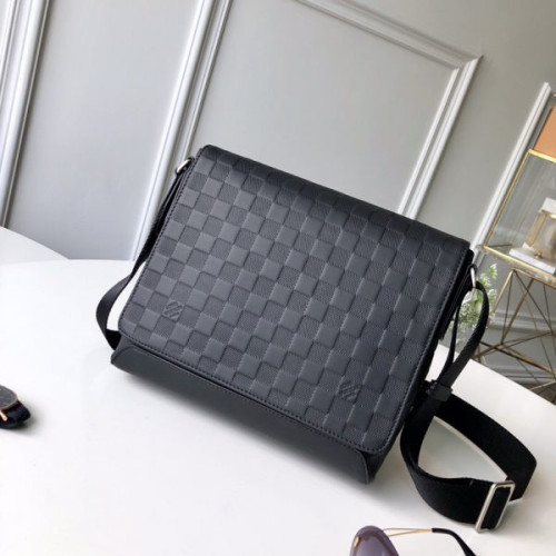l0*is-V*t0n-messenger-bag-7