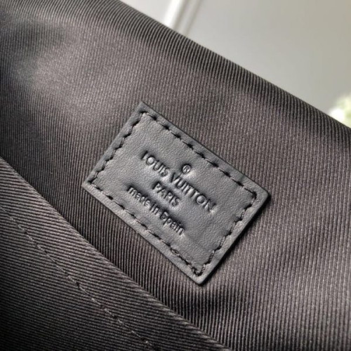 l0*is-V*t0n-messenger-bag-7