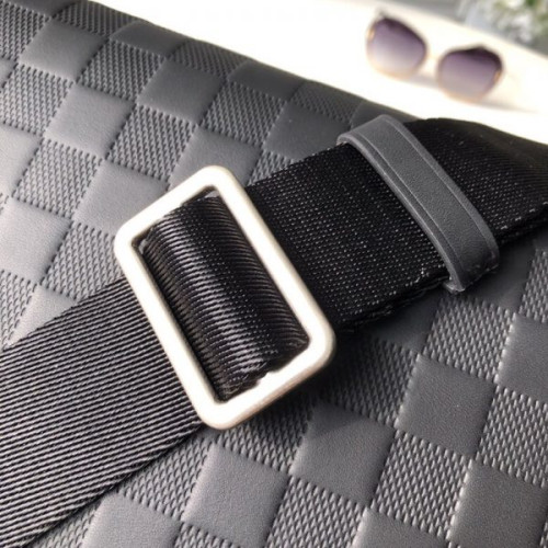 l0*is-V*t0n-messenger-bag-7