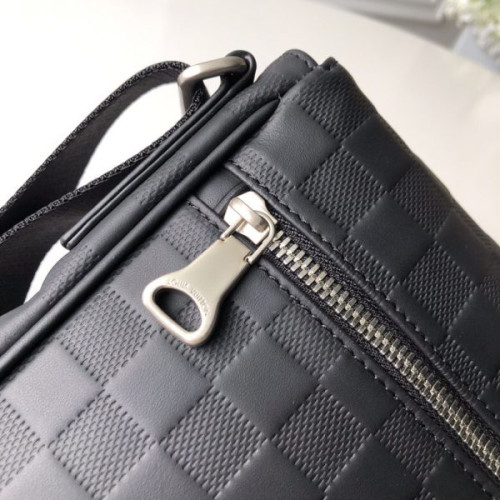 l0*is-V*t0n-messenger-bag-7