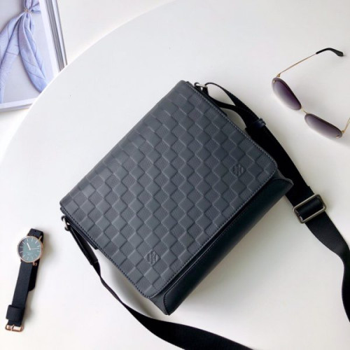 l0*is-V*t0n-messenger-bag-7