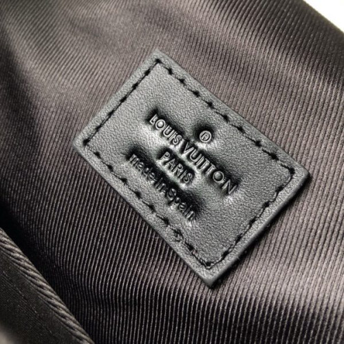 l0*is-V*t0n-messenger-bag-8