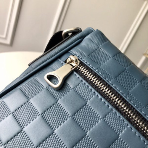l0*is-V*t0n-messenger-bag-8