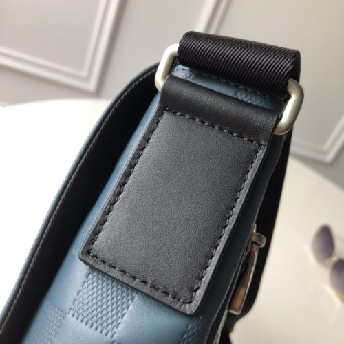 l0*is-V*t0n-messenger-bag-8