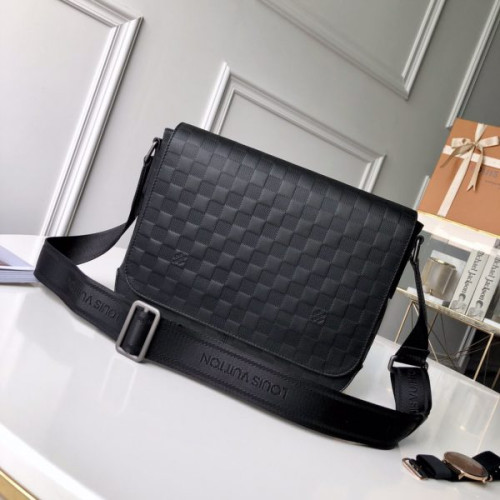 l0*is-V*t0n-messenger-bag-9