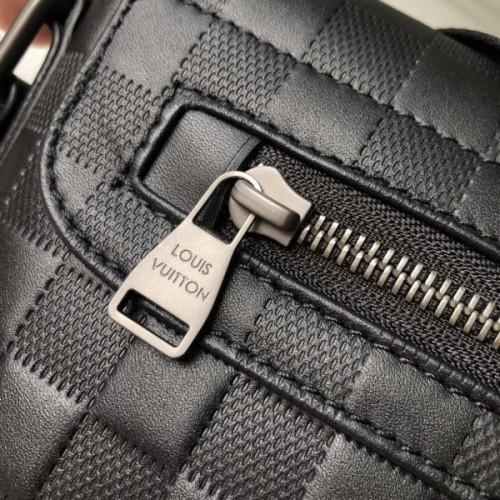 l0*is-V*t0n-messenger-bag-9