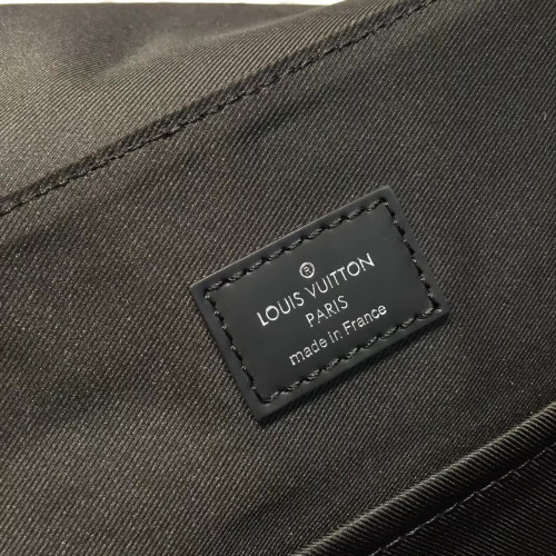 l0*is-V*t0n-messenger-bag