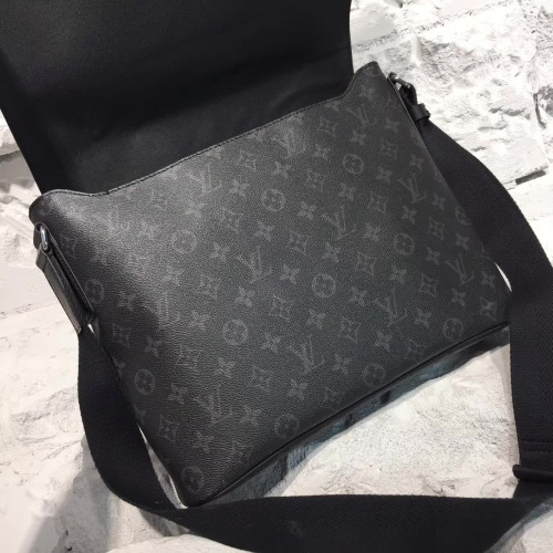 l0*is-V*t0n-messenger-bag