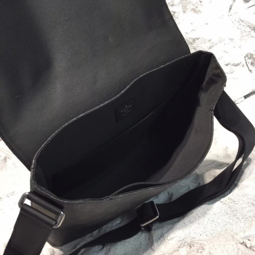l0*is-V*t0n-messenger-bag