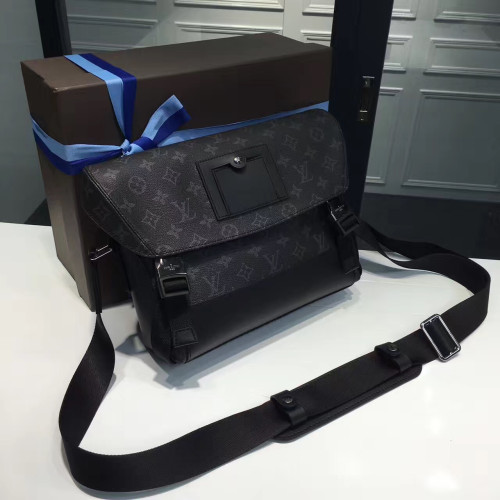 l0*is-V*t0n-messenger-voyager-replica-bag