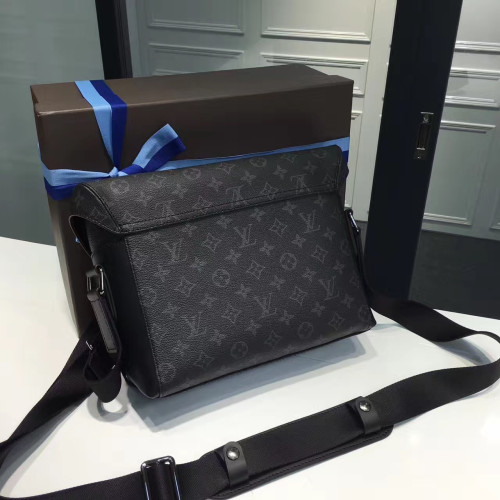 l0*is-V*t0n-messenger-voyager-replica-bag