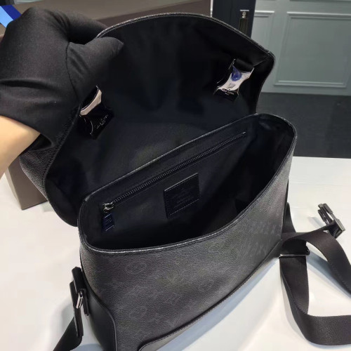 l0*is-V*t0n-messenger-voyager-replica-bag