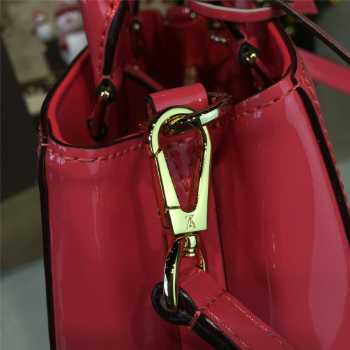 l0*is-V*t0n-montaigne-bb-replica-bag