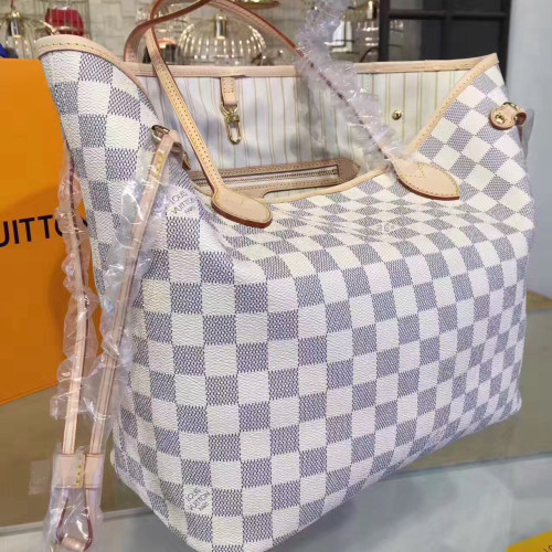 l0*is-V*t0n-neverfull-mm-replica-bag-2