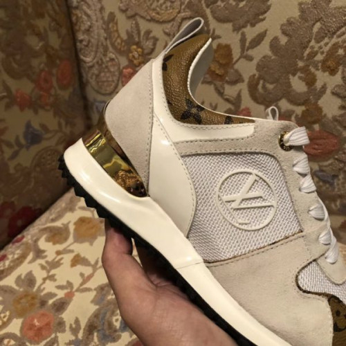 l0*is-V*t0n-run-away-sneaker-14