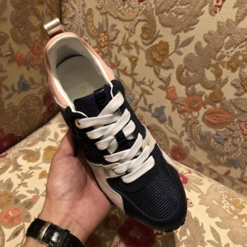l0*is-V*t0n-run-away-sneaker-4