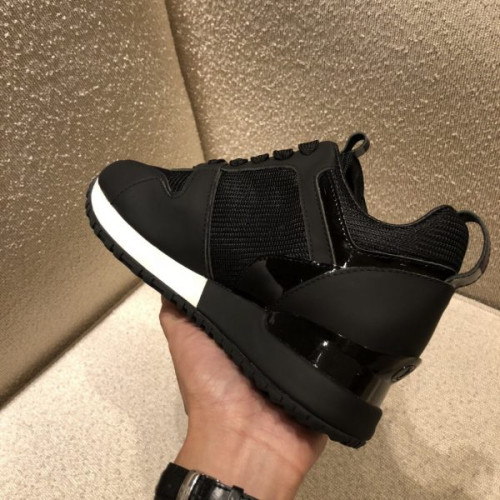 l0*is-V*t0n-run-away-sneaker-5