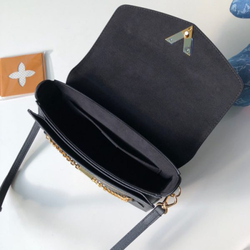 l0*is-V*t0n-saddle-bag-2