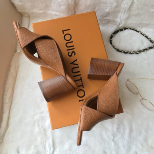 l0*is-V*t0n-sandals-3