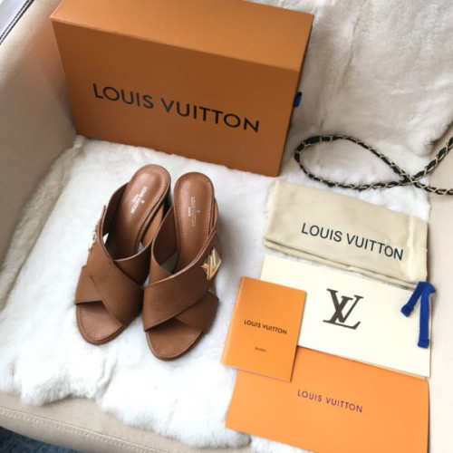 l0*is-V*t0n-sandals-3