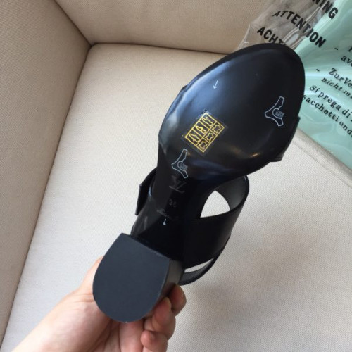 l0*is-V*t0n-sandals-4