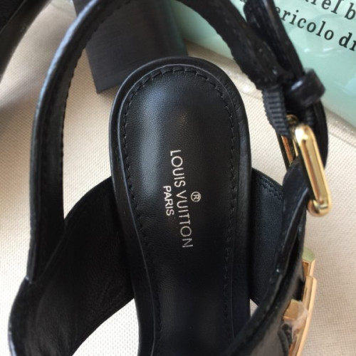 l0*is-V*t0n-sandals-4