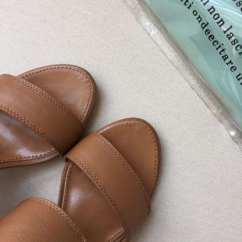 l0*is-V*t0n-sandals-5