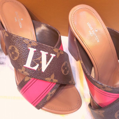 l0*is-V*t0n-sandals-6