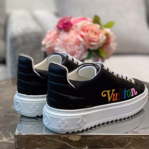 l0*is-V*t0n-shoes-5-6-7-2-3-6-4-3-2-6