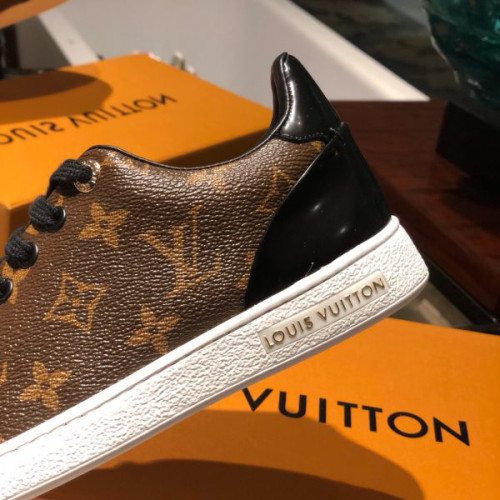 l0*is-V*t0n-shoes-58