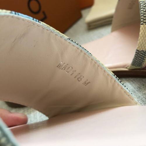 l0*is-V*t0n-slippers