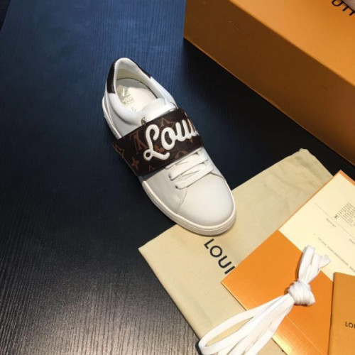 l0*is-V*t0n-sneakers-10